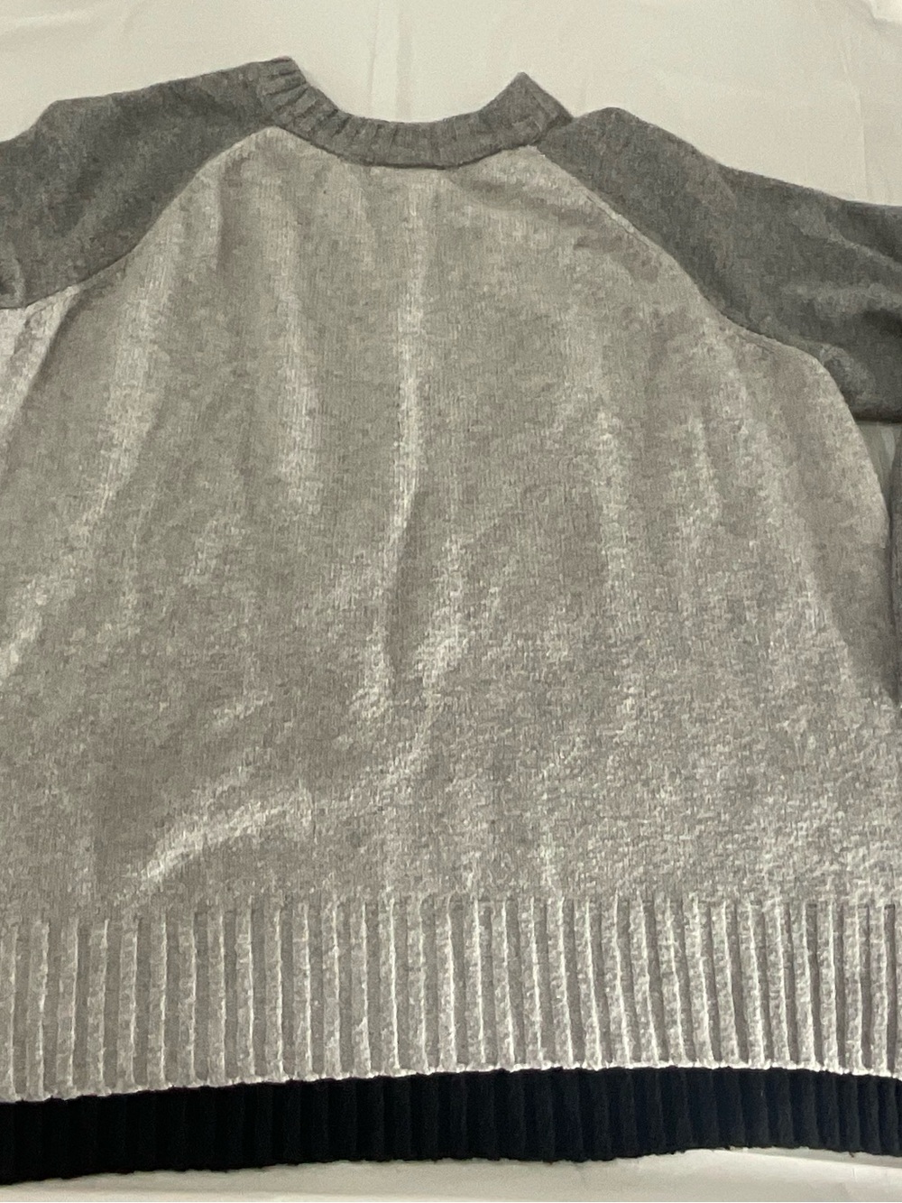 Time and Tru Light Gray Long Sleeve Raglan Top
